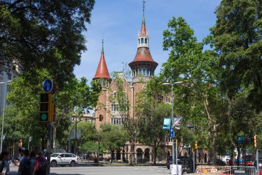 Barcelona, İspanya - 16 Mayıs 2017: The Casa de les Punxes veya Casa Terradas 'ın ünlü manzarası. Modern mimar Josep Puig i Cadafalch tarafından tasarlanmış bir bina. 1905 'te inşa edilmiş..