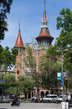 Barcelona, İspanya - 16 Mayıs 2017: The Casa de les Punxes veya Casa Terradas 'ın ünlü manzarası. Modern mimar Josep Puig i Cadafalch tarafından tasarlanmış bir bina. 1905 'te inşa edilmiş..