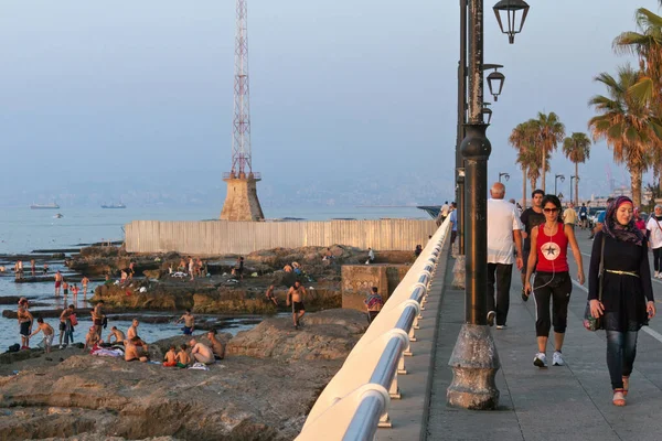 Beyrut Lübnan Ağustos 2014 Raouche Daki Corniche Bulvarı Beyrut Bir — Stok fotoğraf