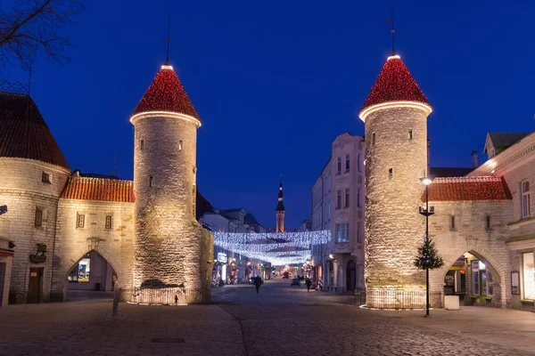 Tallinn Estônia Janeiro 2018 Vista Noturna Famoso Portão Viru Medieval — Fotografia de Stock