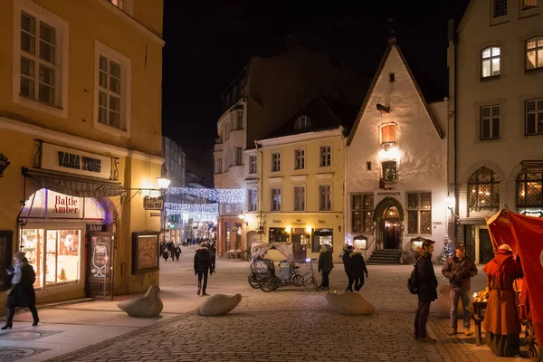 Tallinn Estônia Janeiro 2018 Vista Noturna Inverno Dos Edifícios Antigos — Fotografia de Stock