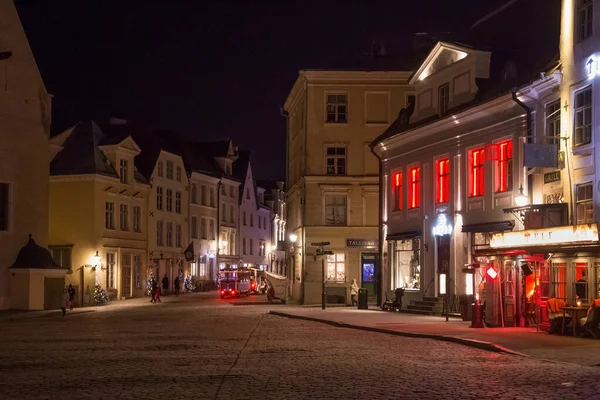 Tallinn Estland Januari 2018 Nattlig Vinterutsikt Över Gamla Byggnaderna Tallinns — Stockfoto