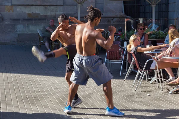 Barcelona Spain May 2017 Unknown Fighters Demonstrate Brazilian Capoeira Martial — Stock Photo, Image