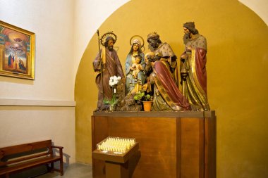 BARCELONA, İspanya - 16 Mayıs 2017: Barselona 'da Bethlehem' deki Meryem Ana 'nın (Iglesia de La Madre de Dios de Belen in Spanish) Katolik Kilisesi' nde doğum sahnesi).