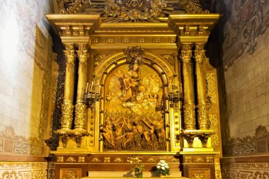 BARCELONA, SPAIN - 16 Mayıs 2017: Beytüllahim 'deki Meryem Ana' nın Katolik Kilisesi 'nin (Iglesia de La Madre de Dios de Belen in İspanyolca) ayrıntıları olarak Bakire Meryem' in Nikhe 'deki heykeli)
