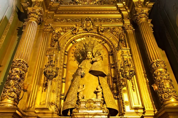 Barcelona Espanha Maio 2017 Escultura Virgem Maria Com Jesus Nicho — Fotografia de Stock