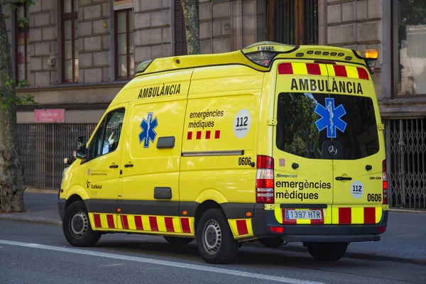 Barcelona España Mayo 2017 Vista Del Coche Amarillo Ambulancia Centro — Foto de Stock