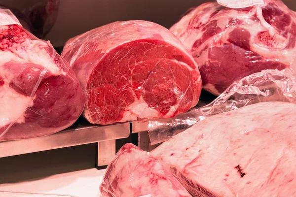 Grandi Pezzi Carne Fresca Sul Mercato — Foto Stock