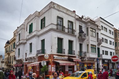 Tetouan, Fas - 23 Mayıs 2017: Tetouan 'daki El Ensanche bölgesinin görüntüsü, Fas' taki sözde İspanyol Protektorası zamanında planlandı ve inşa edildi (1913-1956).).
