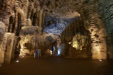 27 Mayıs 2017, Cape Spartel 'deki Herkül Mağaraları' nın İçi. Atlantik Okyanusu yakınlarındaki bir arkeolojik mağara, Tanca 'nın batısında, popüler bir turizm merkezi.