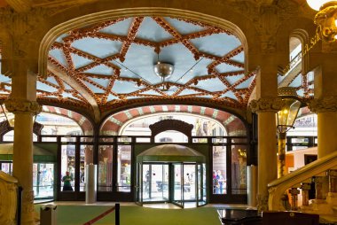 BARCELONA, İspanya - 15 Mayıs 2017: Katalan Müzik Sarayı 'nın İçi (Katalanca Palau de la Musica Catalana). 1905-1908 yılları arasında modernist tarzda tasarlanmış bir konser salonu..