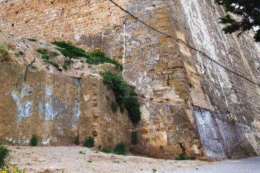 Kuzey Fas 'taki Tanca Medine semtindeki eski duvarlardan biri..