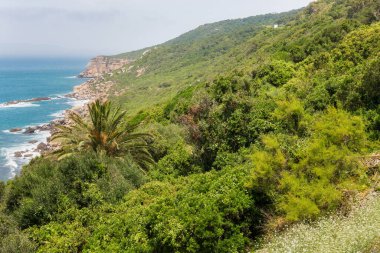 Atlas Okyanusu ve Kuzey Fas kıyılarının güzel manzarası, Cape Spartel yakınlarında..