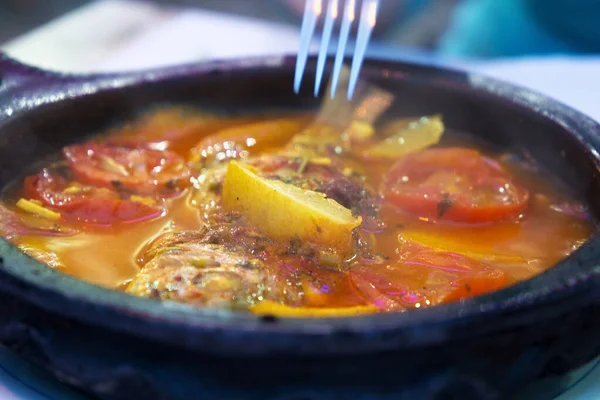 Haşlanmış Sebzeli Balıklı Tajine Fas Ulusal Mutfağının Bir Çeşidi — Stok fotoğraf