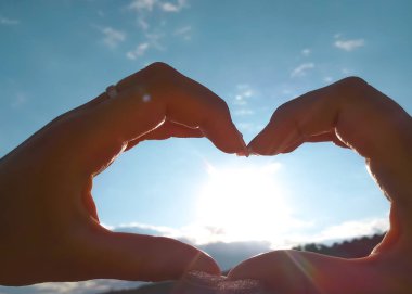 gökyüzü güneş eller