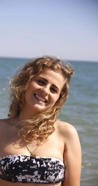 Denizde bir mayo portre güzel kız