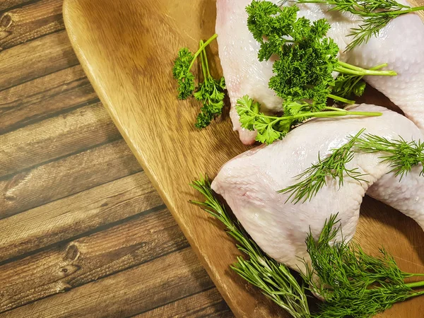 М'ясо сира куряча нога зелень — стокове фото