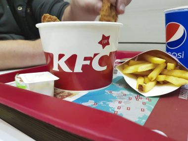 3 Aralık 2017 Ukrayna Kiev Restoran Kfc kızarmış tavuk yemek