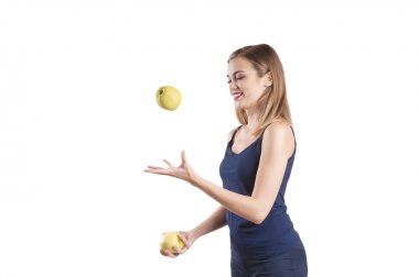 Yeşil elma izole spor kız