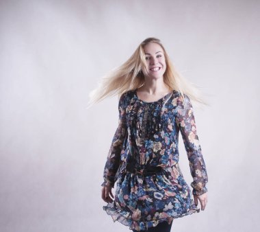 mutlu kadın dans stüdyosu