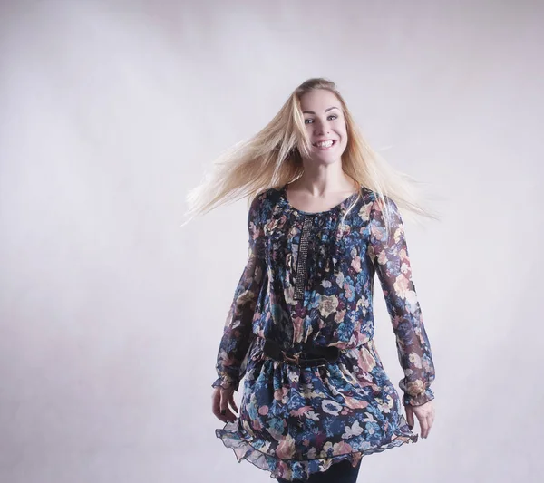 mutlu kadın dans stüdyosu