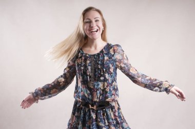 mutlu kadın dans stüdyosu