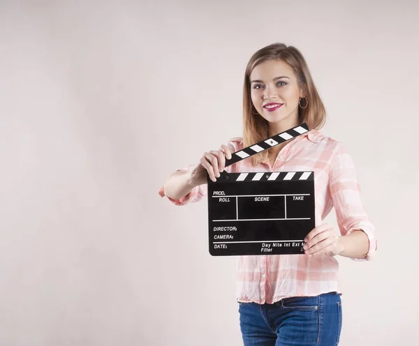 Uma Menina Está Segurando Aplauso Está Criando — Fotografia de Stock