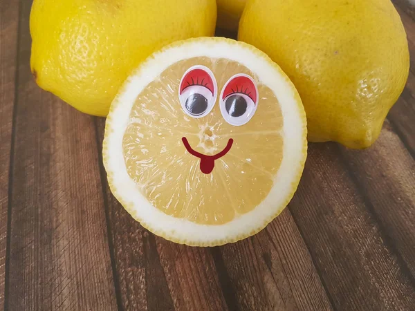 Limón Con Ojos Dibujos Animados Madera — Foto de Stock