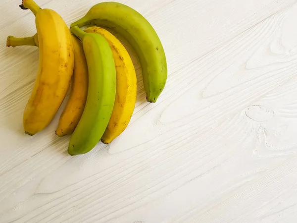Зеленый Банан Белом Дереве Урожай — стоковое фото