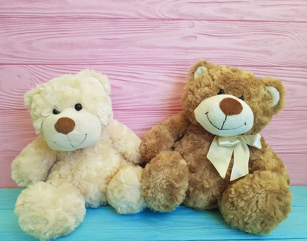 Zwei Bärenspielzeuge Auf Einem Rosa Und Blauen Holz — Stockfoto