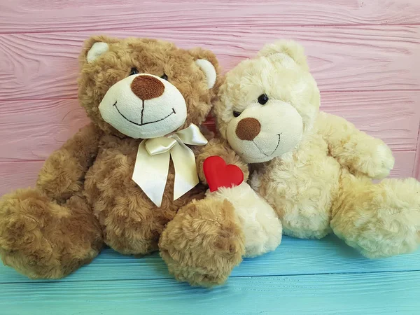 Jouet Ours Peluche Mignon Avec Coeur Rouge Sur Bois Coloré — Photo