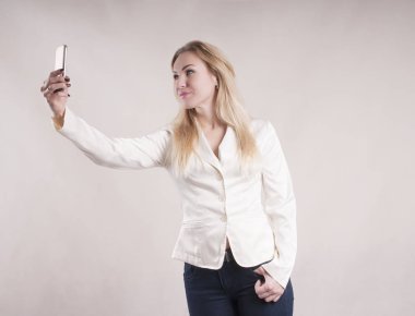 kadın selfie smartphone studio yapma