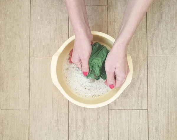 Hände Waschen Farbige Kleidung Waschbecken — Stockfoto