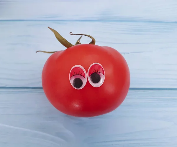 Tomate Dessin Animé Drôle Sur Bois Bleu — Photo