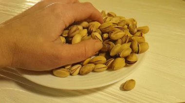 Fıstık bir ahşap arka plan ağır çekim çekim elde