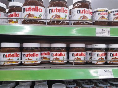 Ukrayna Kiev 4 Mart 2018 Nutella mağaza raf