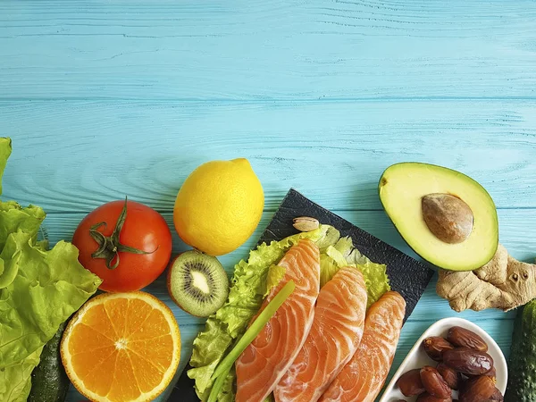 Pescado Rojo Nueces Aguacate Sobre Madera Azul Comida Saludable — Foto de Stock