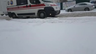 Ukrayna Kiev 24 Ocak 2018 kış kötü yol sürüş araba