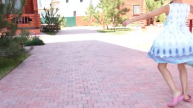 küçük kız sokak Yaz dans