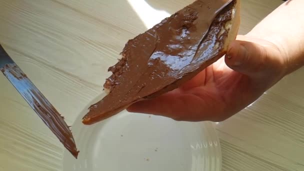 Frottis Main Chocolat Sur Pain — Video