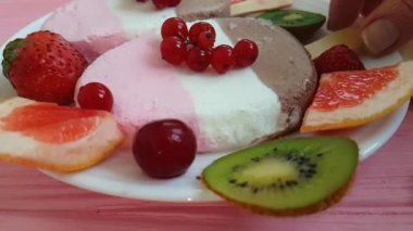 Dondurmalı meyve ağır çekim