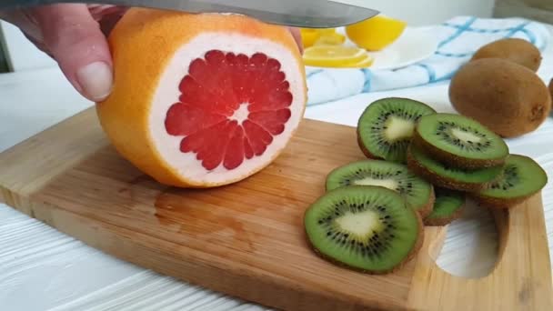 Hands Cut Knife Grapefruit Wooden — Stock Video