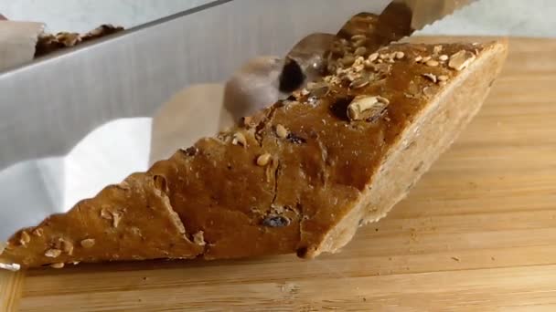 Dilimlenmiş Ekmeği Baget Ekmek Bıçağı — Stok video