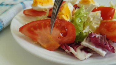marul domates yumurta çatal
