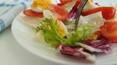 marul domates yumurta çatal