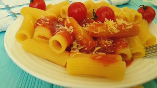 Pasta Queso Tomates Cereza Otoño — Vídeos de Stock