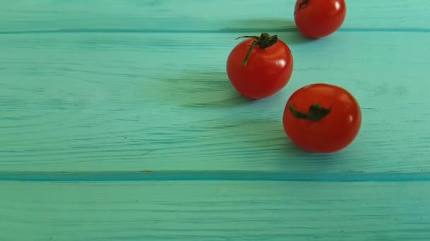 Tomates Cereja Uma Madeira — Vídeo de Stock