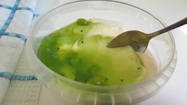 Helado Con Cuchara Kiwi — Vídeo de stock