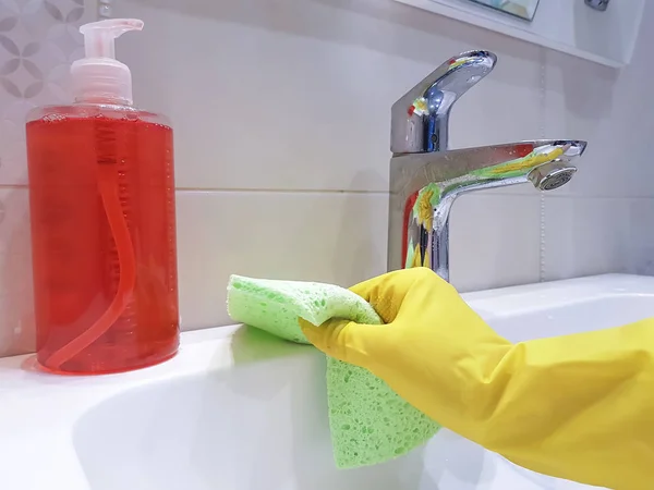 Handen Handschoenen Wassen Gootsteen — Stockfoto