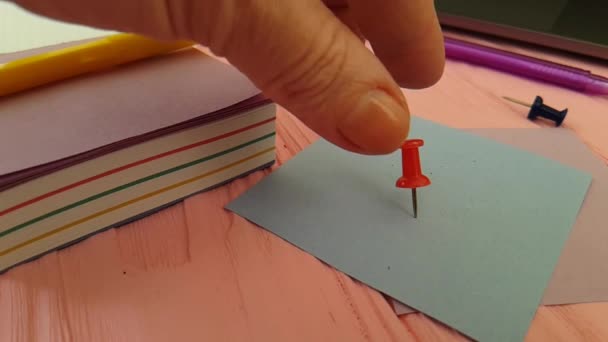 Πινέζα Χέρι Notebook Χρώμα Χαρτιού — Αρχείο Βίντεο
